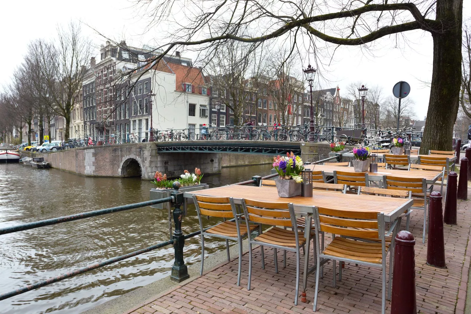 Waterside Pubs And Eateries - What Are Canal Boat Holidays Like?